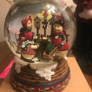 musical snow globe